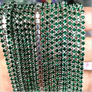 SS6 Silver Metal Chain with Emerald Glass Stone -1 Yd